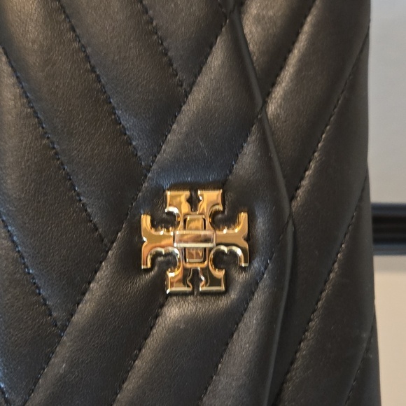 Tory Burch Kira Chevron Quilted Chain Wallet – Black Napa Leather - Picture 3 of 17